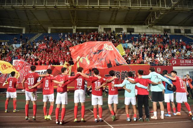 阿森纳第五次成为英超圣诞冠军 此前四次最终全丢冠（阿森纳第5次圣诞领跑英超，此前四次均未能夺冠）