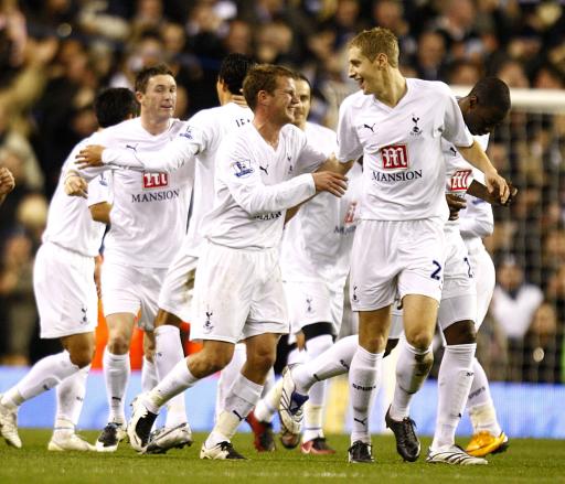 维拉豪取各项赛事七连胜！英超排名升至第二差阿森纳3分（维拉各线豪取七连胜，英超升至次席，仅落后阿森纳3分）