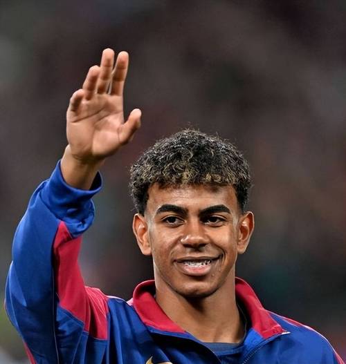 足球中超后卫世界级解围登上热搜（中超后卫上演世界级解围冲上热搜）