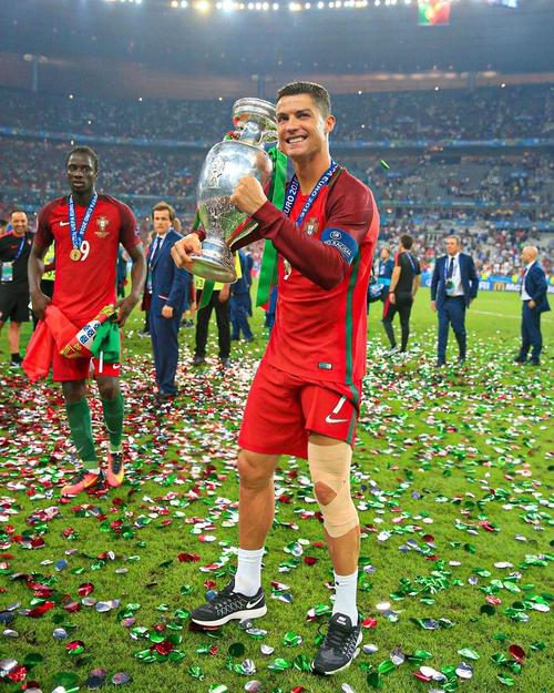 库尔图瓦：2026年希望能获得冠军，但我们的水准必须提高（库尔图瓦：目标2026夺冠，但球队水平仍需提升）