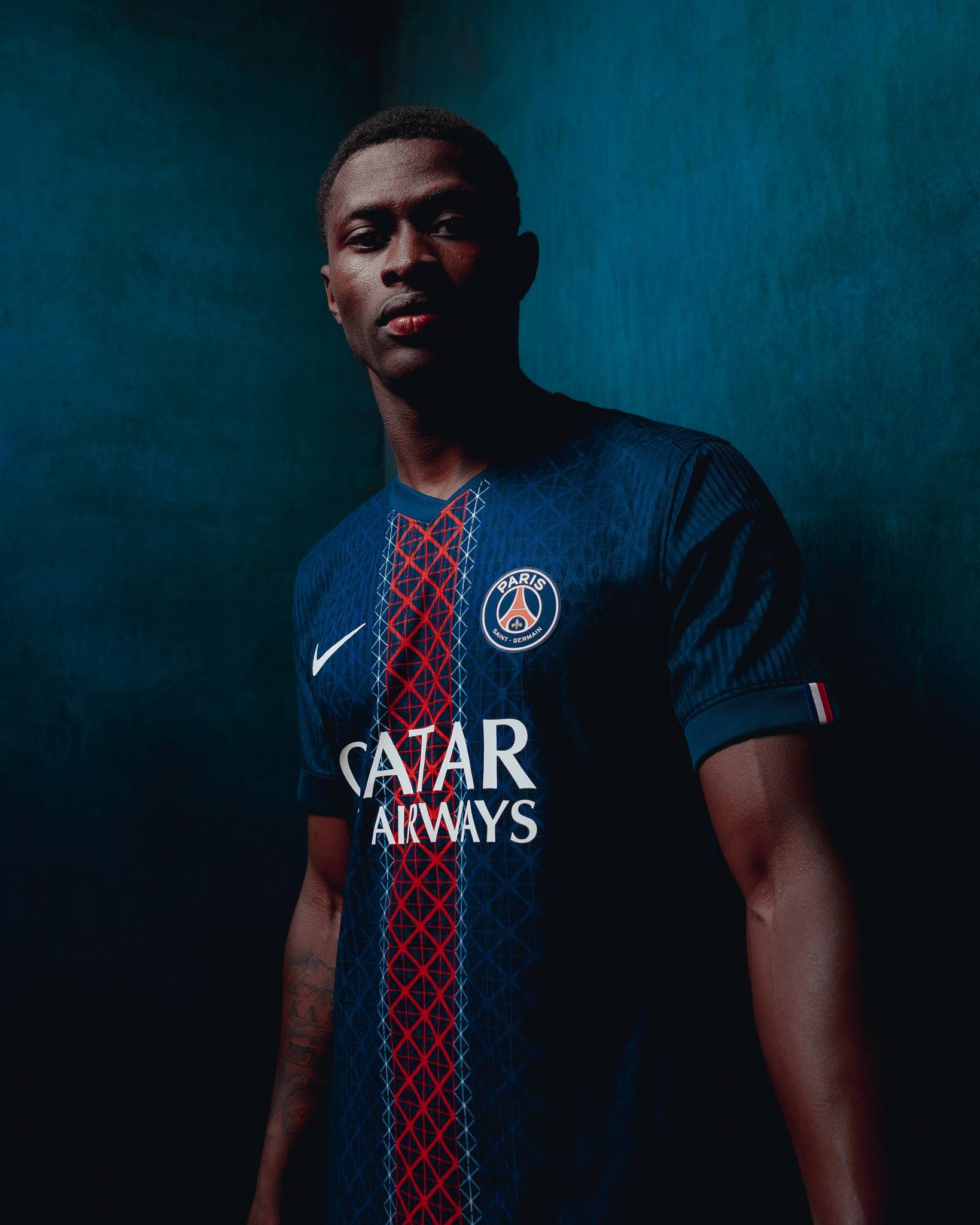 安切洛蒂：贝林厄姆风格像卡卡，他很聪明总能出现在关键位置（安切洛蒂赞贝林厄姆：风格近卡卡，聪明跑位常现关键位置）