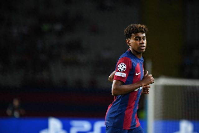 翻修球场，“连滚带爬”为的是“从从容容”