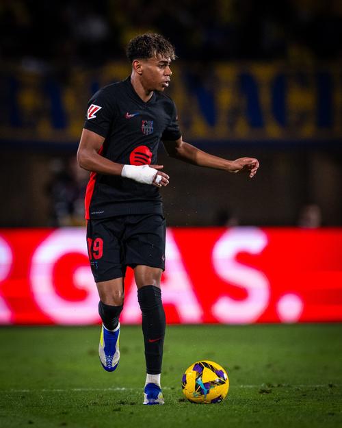 群雄争霸，意甲连续第二年至少4支排名前列的球队相差2分以内（意甲群雄并起，连续两季至少四强分差不超2分）