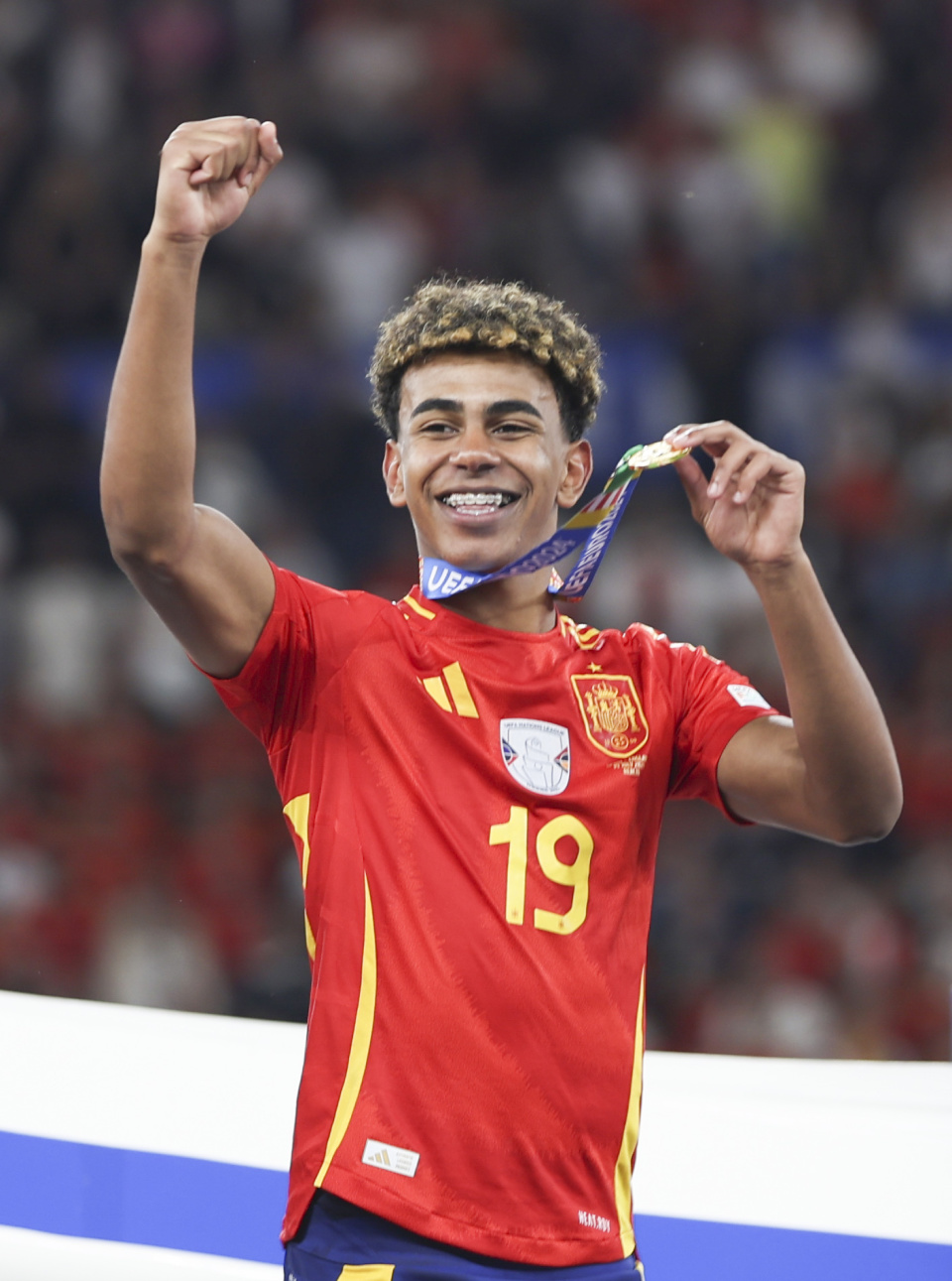 战术大师阿隆索巧解贝林厄姆定位难题，皇马中场重焕新生