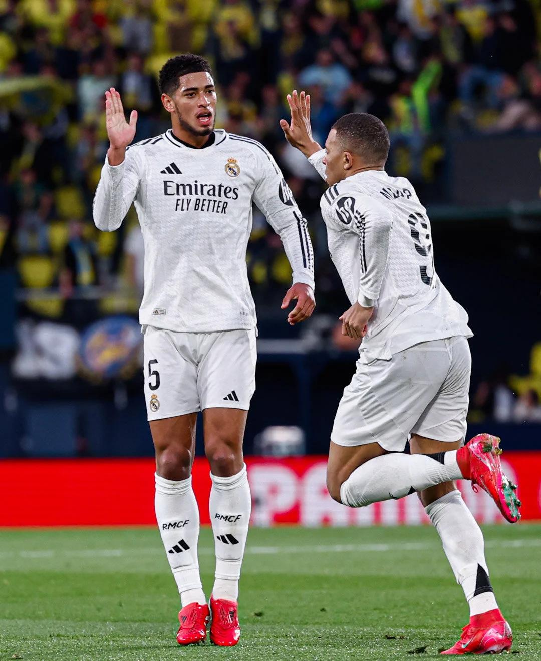 上海市政府向海港赠送冠军贺礼：木雕雄鹰和冠军奖杯刺绣