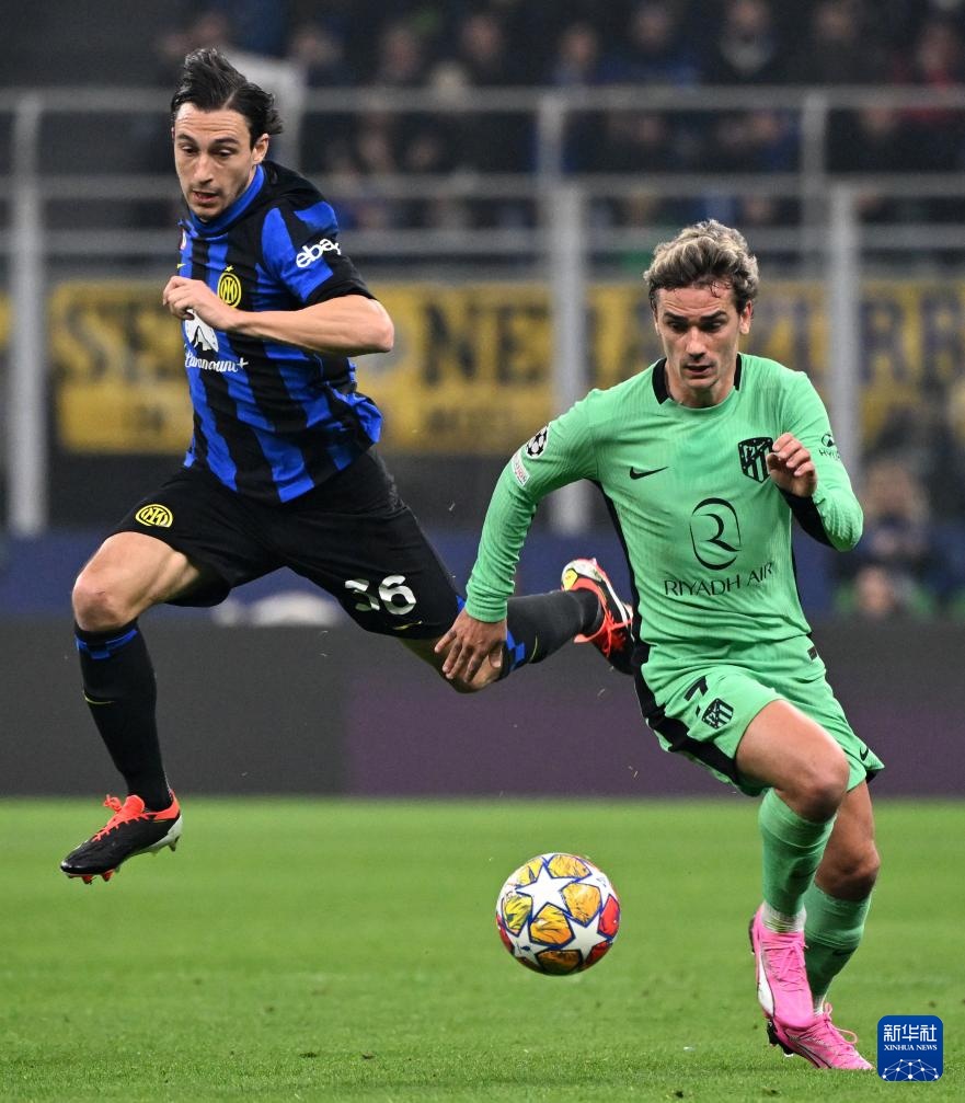 最后一舞！C罗2026世界杯定制款耐克金色签名战靴曝光（告别之舞将至：C罗2026世界杯定制耐克金色签名战靴亮相）